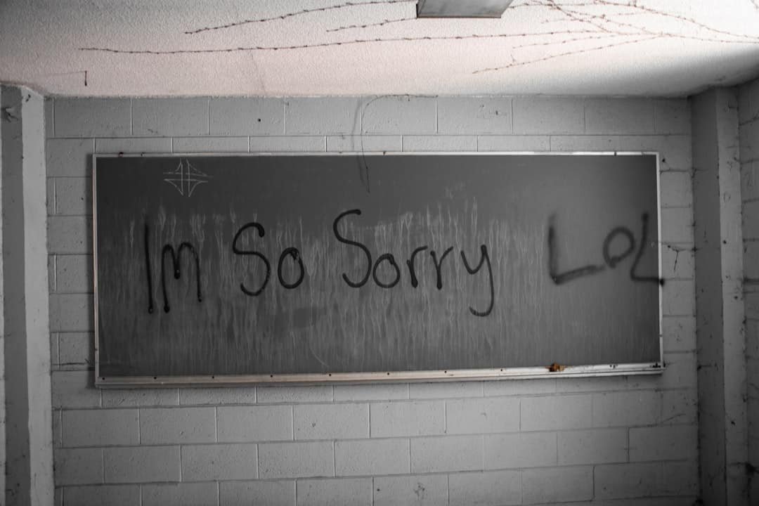 découvrez comment un influenceur présente ses excuses sincères et répare sa réputation après une controverse.