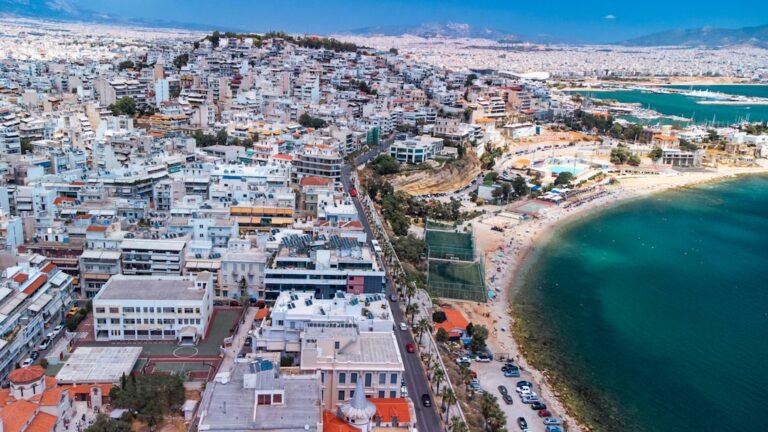 découvrez secret city en tunisie, une destination idéale pour les retraités offrant un cadre de vie paisible, un climat agréable et des opportunités uniques pour une retraite sereine.