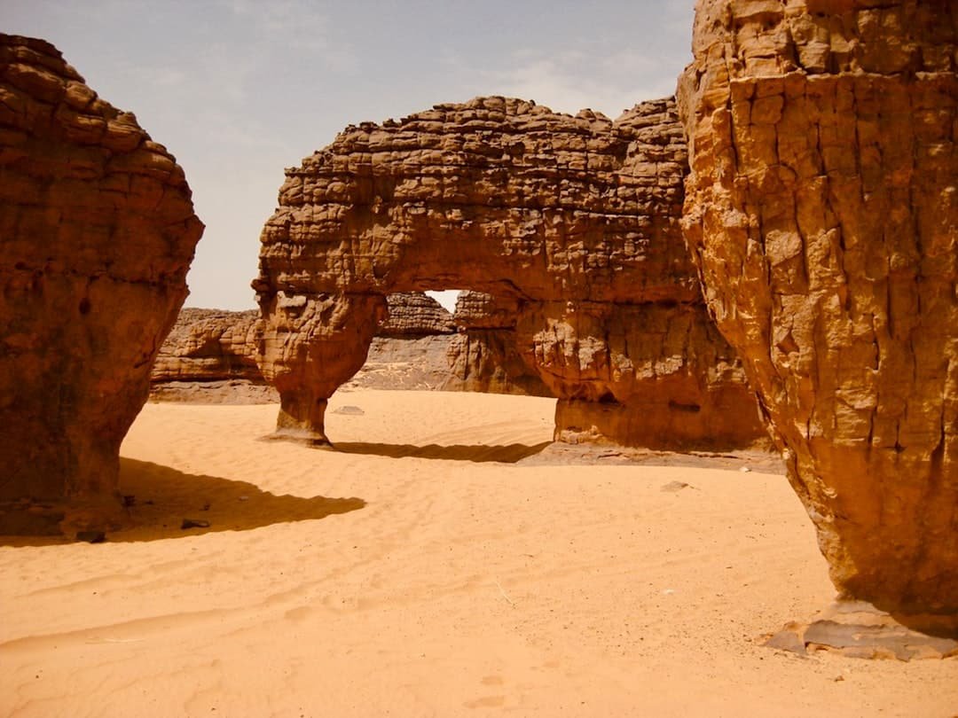 découvrez l'algérie, un pays riche en culture, histoire et paysages magnifiques entre désert du sahara et méditerranée.