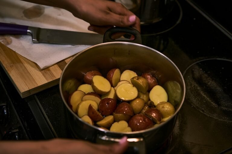découvrez l'authentique cuisine algérienne maison, des saveurs traditionnelles préparées avec passion pour un voyage culinaire unique.