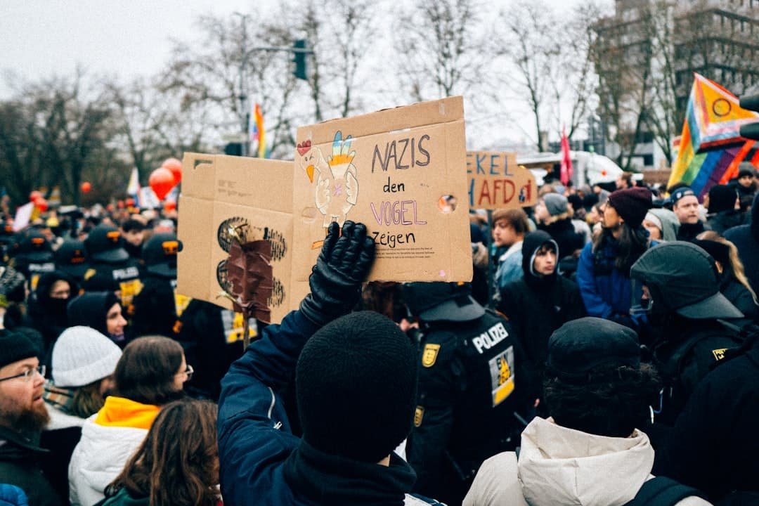 découvrez les réglementations douanières essentielles pour faciliter vos échanges internationaux en toute conformité et éviter les retards.