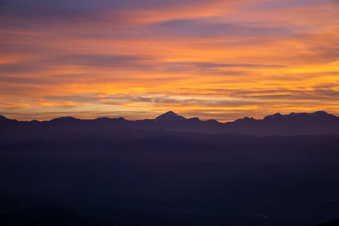 découvrez air algérie, la compagnie aérienne nationale offrant des vols réguliers vers de nombreuses destinations en algérie et à l'international. réservez vos billets en ligne facilement et profitez d'un service de qualité.