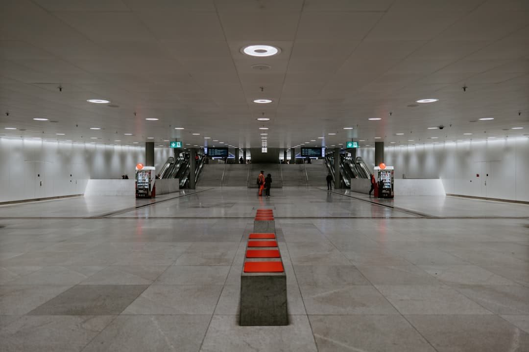 découvrez les dernières innovations et améliorations dans la rénovation des aéroports pour une expérience de voyage plus confortable et moderne.