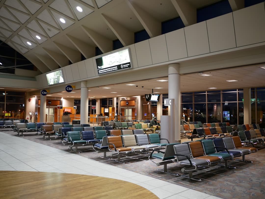 découvrez les dernières informations et innovations sur la rénovation des aéroports, améliorant confort, sécurité et efficacité pour les voyageurs.