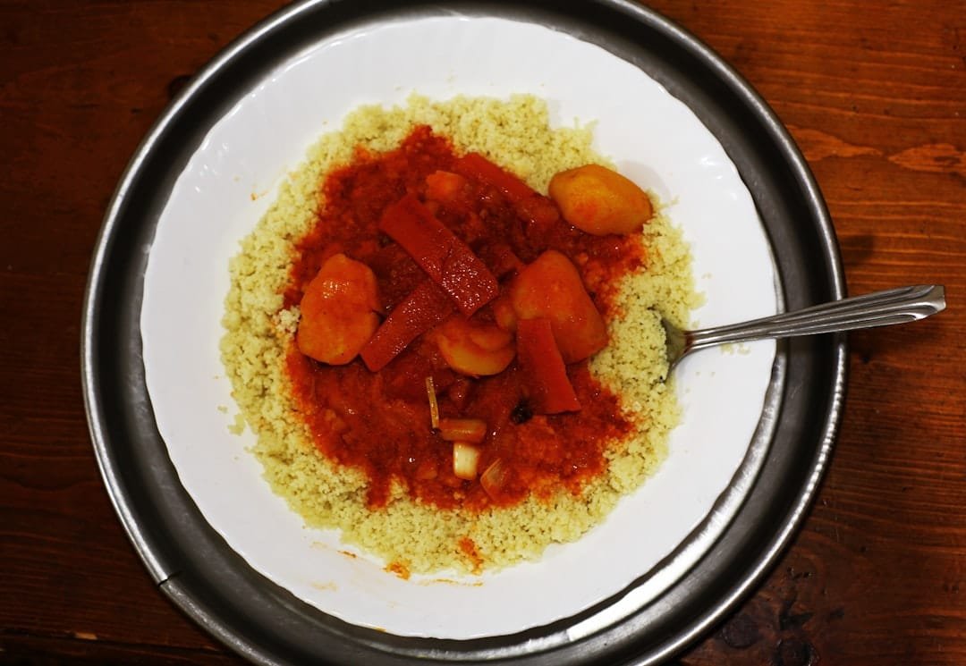 découvrez notre délicieuse recette de couscous, un plat traditionnel riche en saveurs et en couleurs, parfait pour partager un repas convivial en famille ou entre amis.