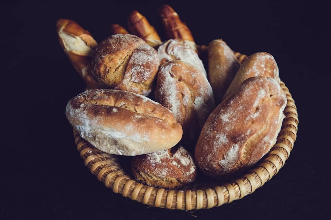 découvrez l'art de la pâtisserie franco-algérienne, alliant tradition et créativité pour des douceurs uniques et savoureuses.