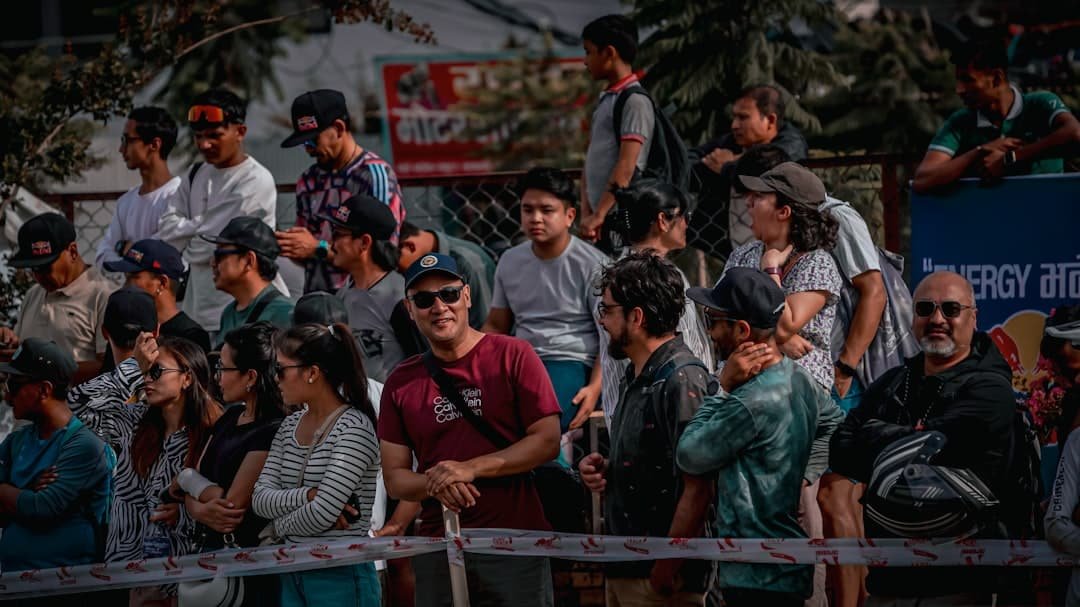 découvrez les causes et les conséquences du déclin de l'immigration, ainsi que ses impacts économiques et sociaux à travers le monde.