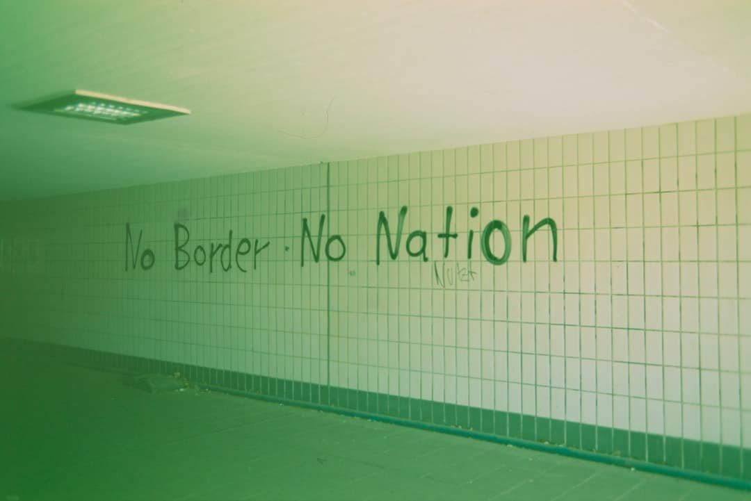 informations essentielles sur la détention liée à l'immigration, incluant les droits des personnes détenues, les procédures et les ressources disponibles.