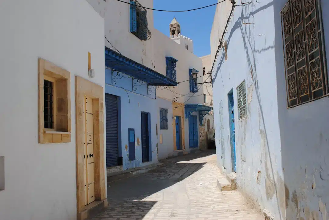 découvrez les règles et régulations concernant le change de devises en tunisie, incluant les limites, procédures et conseils pour un échange sécurisé.