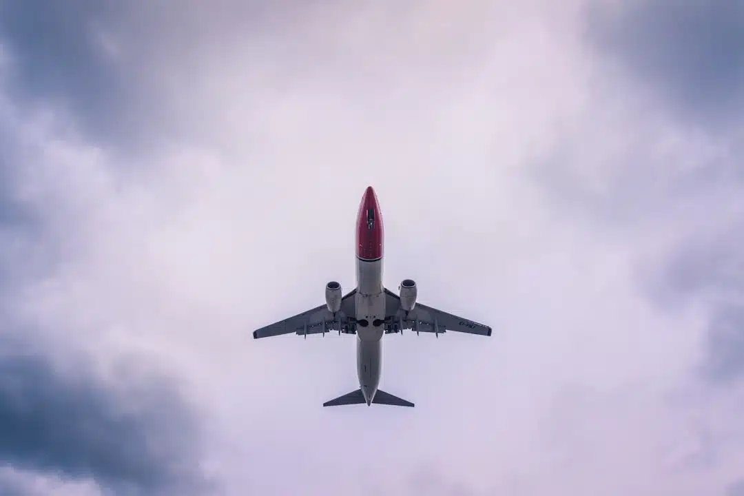 explorez la dynamique de la concurrence dans le secteur aérien et découvrez comment les compagnies améliorent leurs services et tarifs pour attirer les passagers.