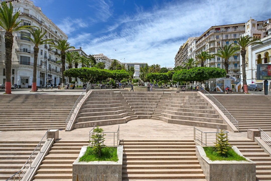 découvrez alger, la capitale vibrante de l’algérie, avec son histoire riche, ses paysages méditerranéens et sa culture fascinante.