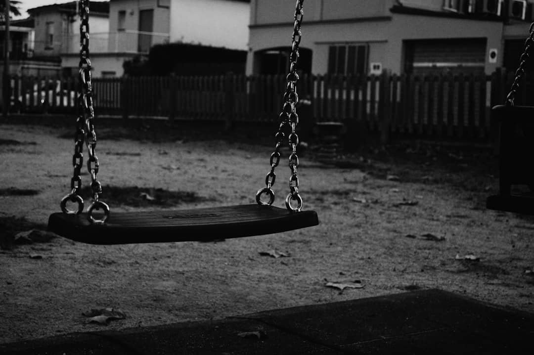 découvrez les enjeux et les conséquences de l'abandon d'enfant, ainsi que les mesures de protection et d'accompagnement mises en place pour soutenir les enfants vulnérables.