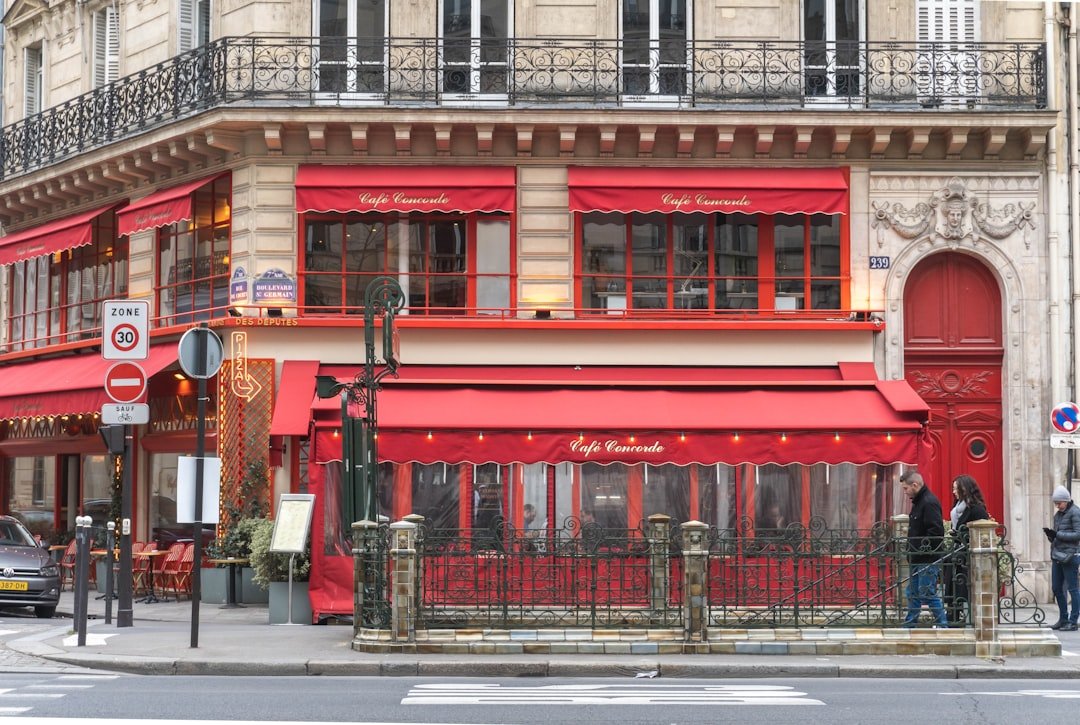 dĂ©couvrez notre restaurant algĂ©rien Ă paris, oĂč authenticitĂ© et saveurs traditionnelles vous invitent Ă un voyage culinaire unique au cĆur de la capitale.