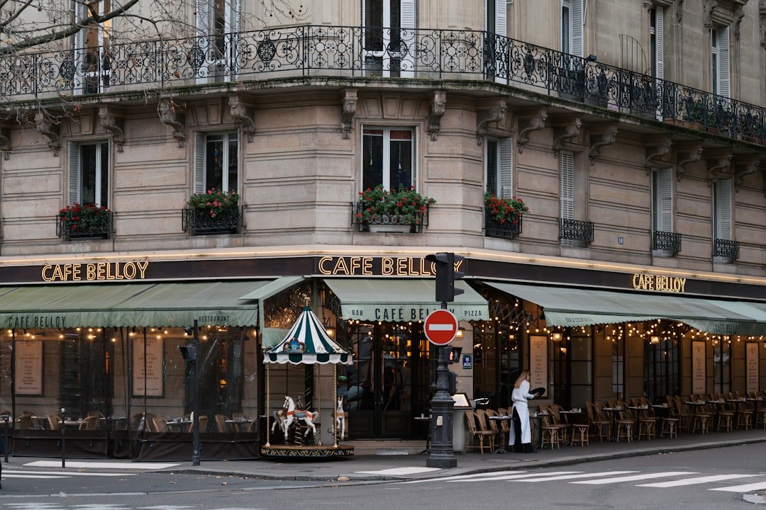 découvrez un authentique restaurant algérien à paris offrant une cuisine traditionnelle riche en saveurs, dans un cadre chaleureux et convivial.