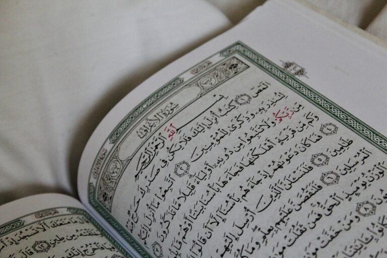 découvrez la signification et les traditions de l'aïd al-fitr, la fête qui marque la fin du ramadan, un moment de joie, de partage et de prière pour les musulmans du monde entier.