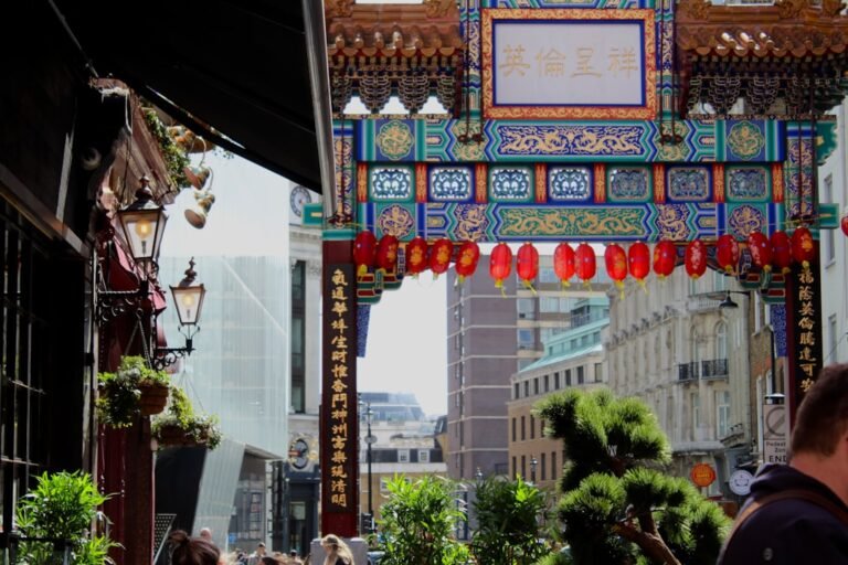 découvrez comment l'eid est célébré en chine, fusionnant traditions musulmanes et culture chinoise unique.