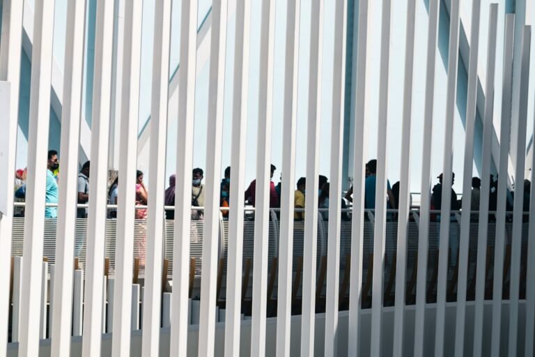 mesure temporaire d'immigration : découvrez les conditions et les avantages liés à cette disposition spéciale pour facilitation des démarches migratoires.