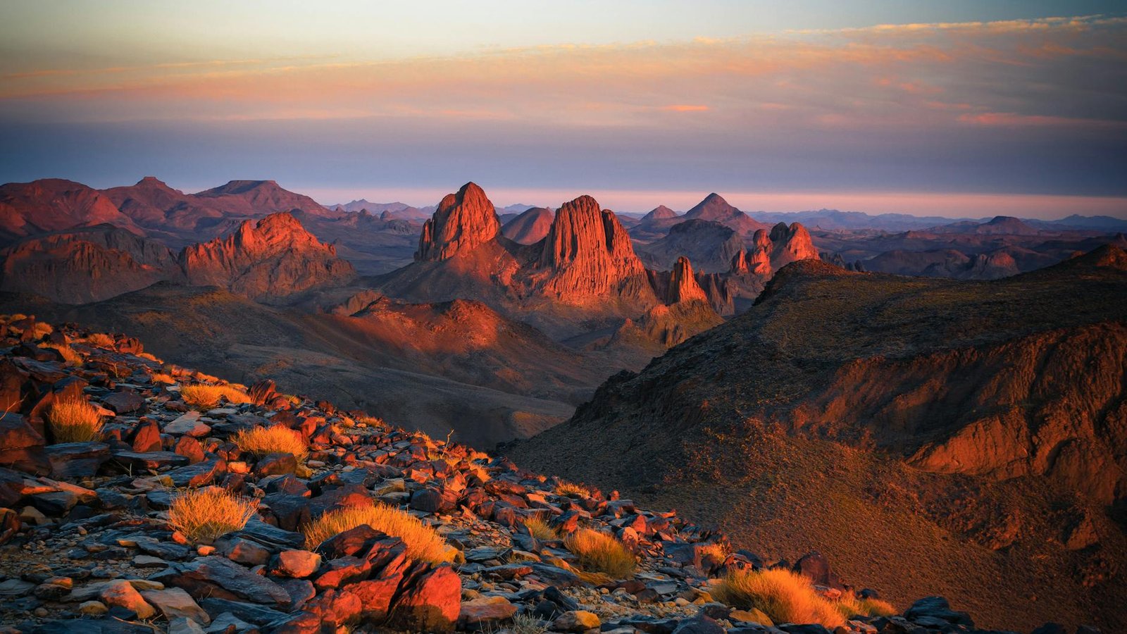 Massif du Hoggar au coucher du soleil