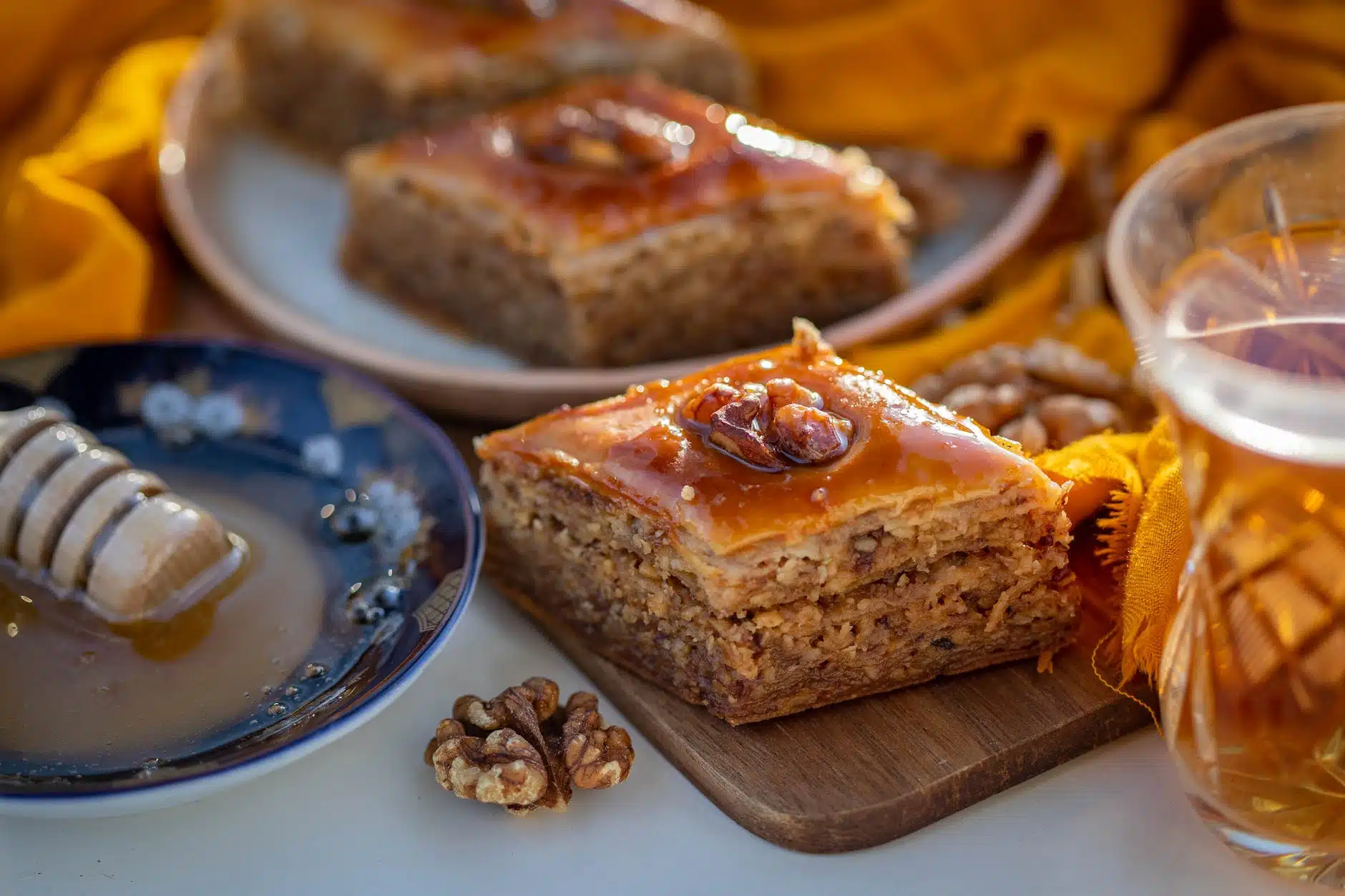 Patisseries algeriennes au miel : makroud, baklawa