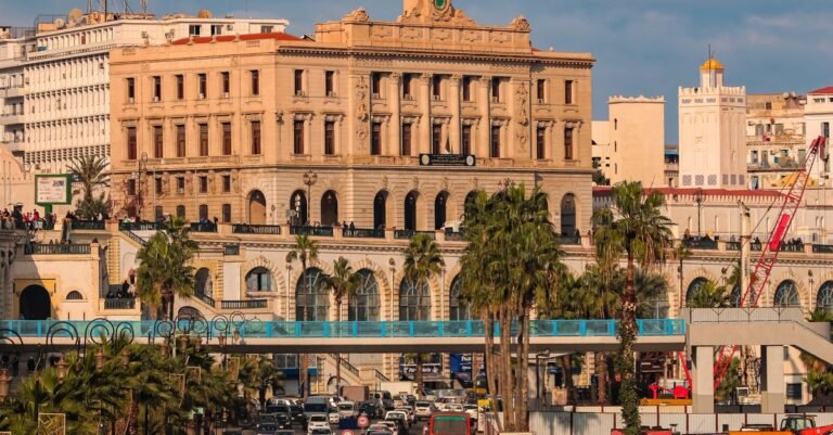 découvrez les règles strictes de la compagnie air algérie pour un voyage en toute sécurité et sérénité. informations sur les bagages, les formalités et les conditions de vol.