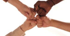 découvrez l'importance de l'intégration culturelle pour favoriser l'harmonie et la compréhension entre différentes communautés et enrichir la société.