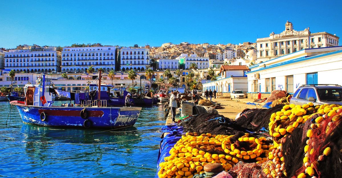 découvrez la rivalité des compagnies de ferries en algérie, ses enjeux économiques et son impact sur le transport maritime entre l'algérie et ses voisins.