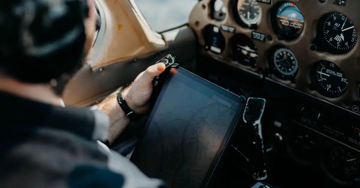 Une expérience de vol inoubliable alliant sensations fortes et découverte, idéale pour les passionnés d'aviation et les aventuriers.