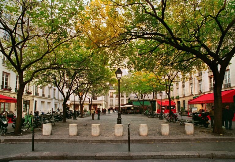 Restaurant Chez Omar Marais Paris - institution couscous depuis 1979