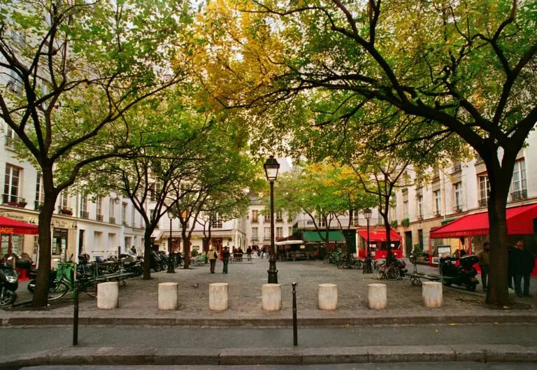 Restaurant Chez Omar Marais Paris - institution couscous depuis 1979