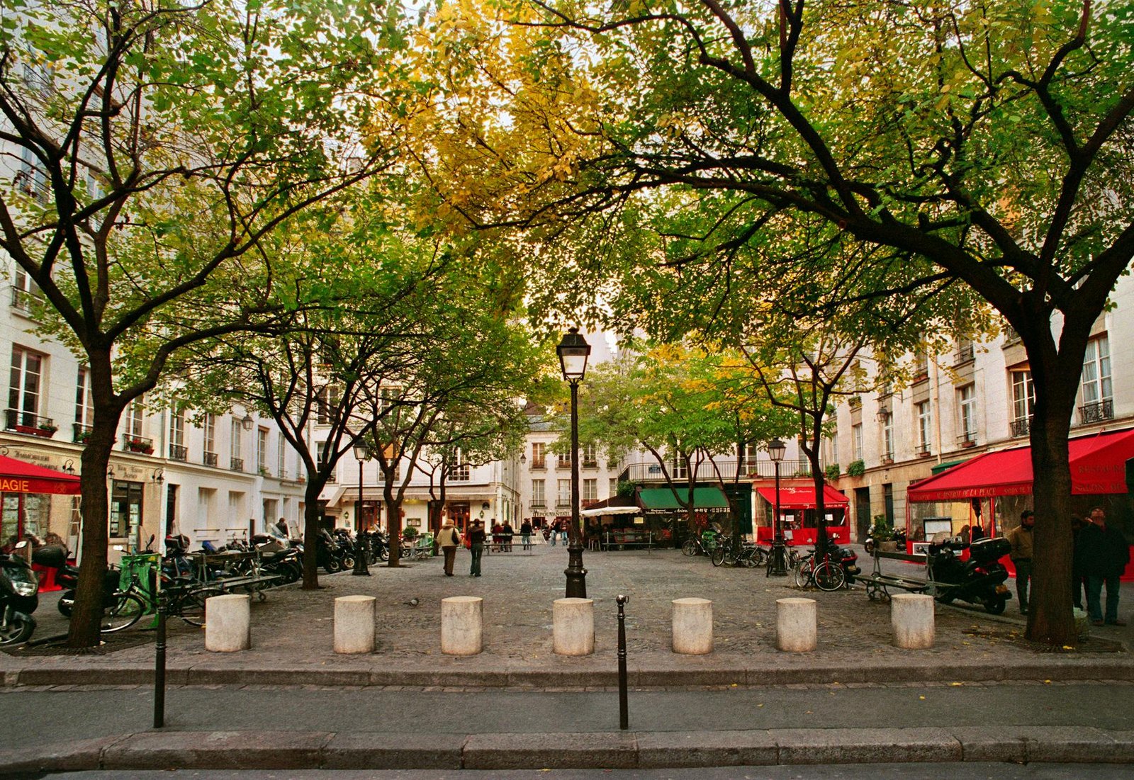 Restaurant Chez Omar Marais Paris - institution couscous depuis 1979