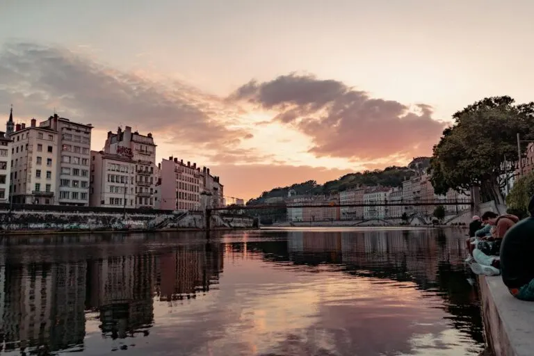 Restaurants algériens à Lyon - guide complet 2026
