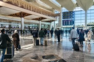découvrez tout ce qu'il faut savoir sur l'aéroport d'alger houari boumediène : guide complet des terminaux, formalités d'arrivée et conseils pratiques pour un voyage serein.