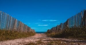 découvrez les meilleures plages et accédez facilement au bord de mer pour des moments de détente inoubliables.