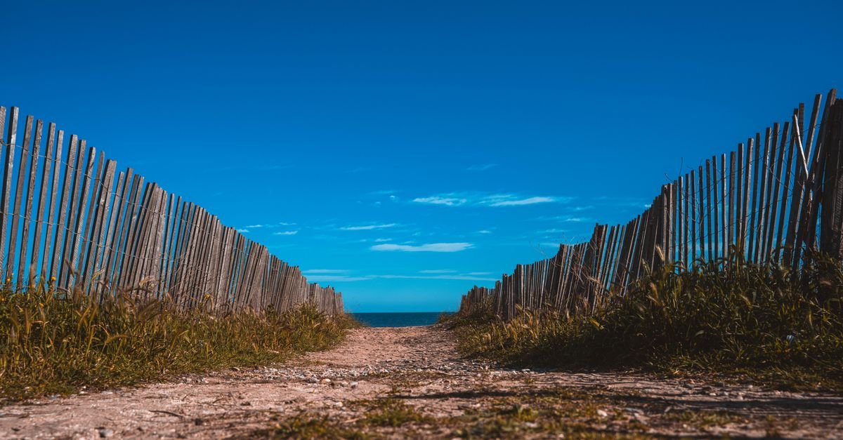 découvrez les meilleures plages et accédez facilement au bord de mer pour des moments de détente inoubliables.