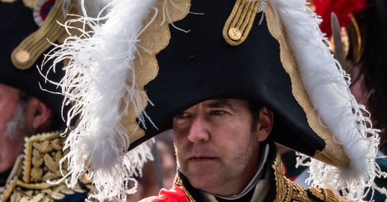 découvrez l'histoire prestigieuse de la légion d'honneur, la plus haute décoration française récompensant le mérite exceptionnel dans divers domaines.