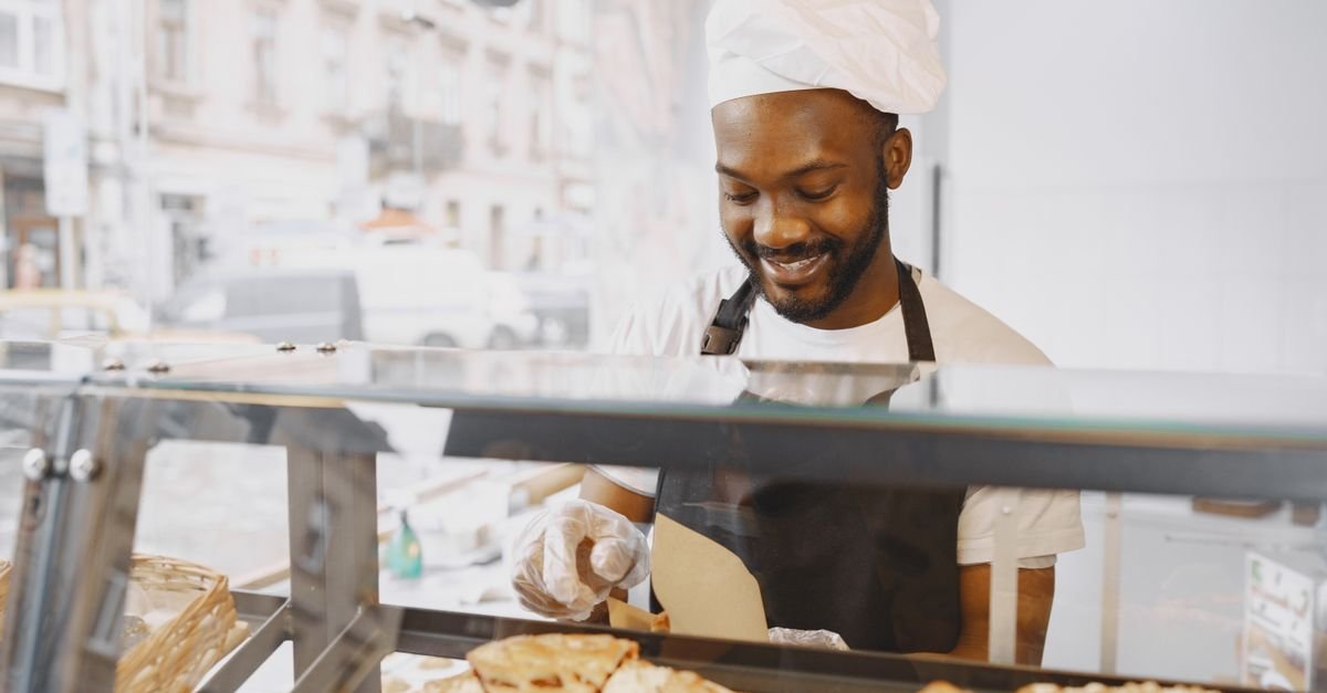 découvrez le métier de chef pâtissier : créativité, savoir-faire et passion pour les desserts raffinés et les viennoiseries délicieuses.