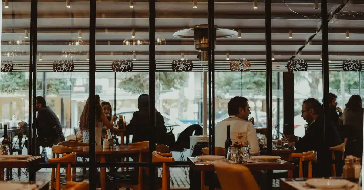 découvrez notre restaurant, un lieu chaleureux où la gastronomie française traditionnelle rencontre une ambiance conviviale. réservez votre table dès aujourd'hui pour une expérience culinaire inoubliable.
