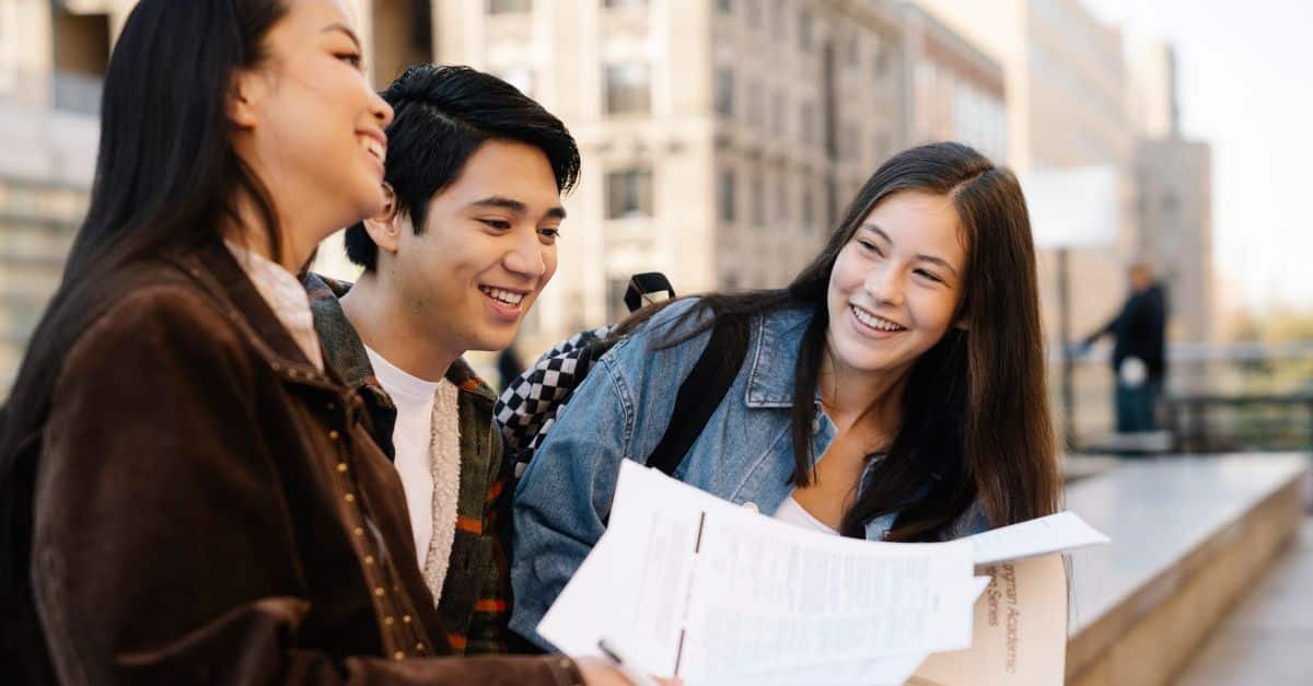 découvrez comment obtenir un visa étudiant pour étudier à l'étranger, les démarches à suivre, les documents nécessaires et les conseils pour réussir votre demande.