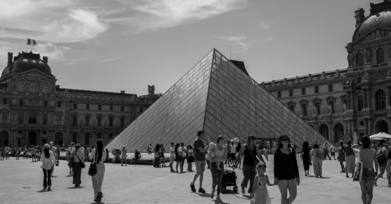 découvrez les meilleures destinations, conseils de voyage et activités touristiques pour organiser votre prochaine aventure inoubliable.