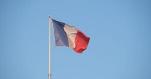 découvrez les principales raisons de refus de la nationalité française et comment les éviter pour maximiser vos chances d'obtenir la citoyenneté.