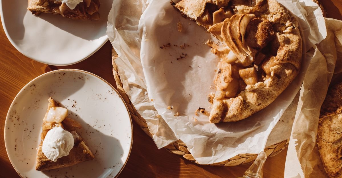 découvrez la galette kabyle farcie, une spécialité authentique de la cuisine kabyle, savoureuse et généreusement garnie pour un repas convivial et gourmand.