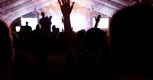 découvrez notre festival de musique incontournable avec des artistes de renommée, une ambiance festive et des performances live inoubliables.