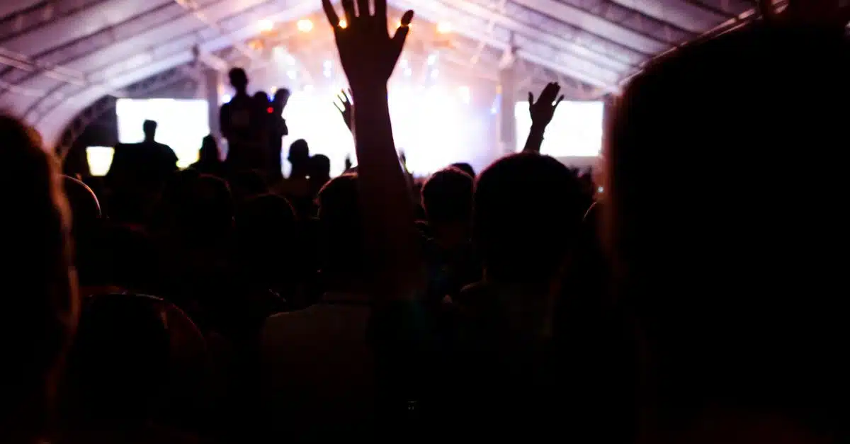 découvrez notre festival de musique incontournable avec des artistes de renommée, une ambiance festive et des performances live inoubliables.