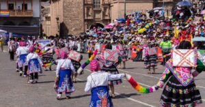 explorez les contrastes culturels à travers le monde et découvrez comment les traditions, les valeurs et les modes de vie varient d'une société à une autre.