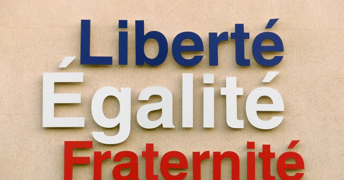 procès du maire français : suivez les détails et enjeux de cette affaire judiciaire majeure.