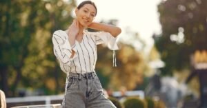 découvrez le rôle d’un influencer, ses stratégies pour engager sa communauté et son impact sur les réseaux sociaux.