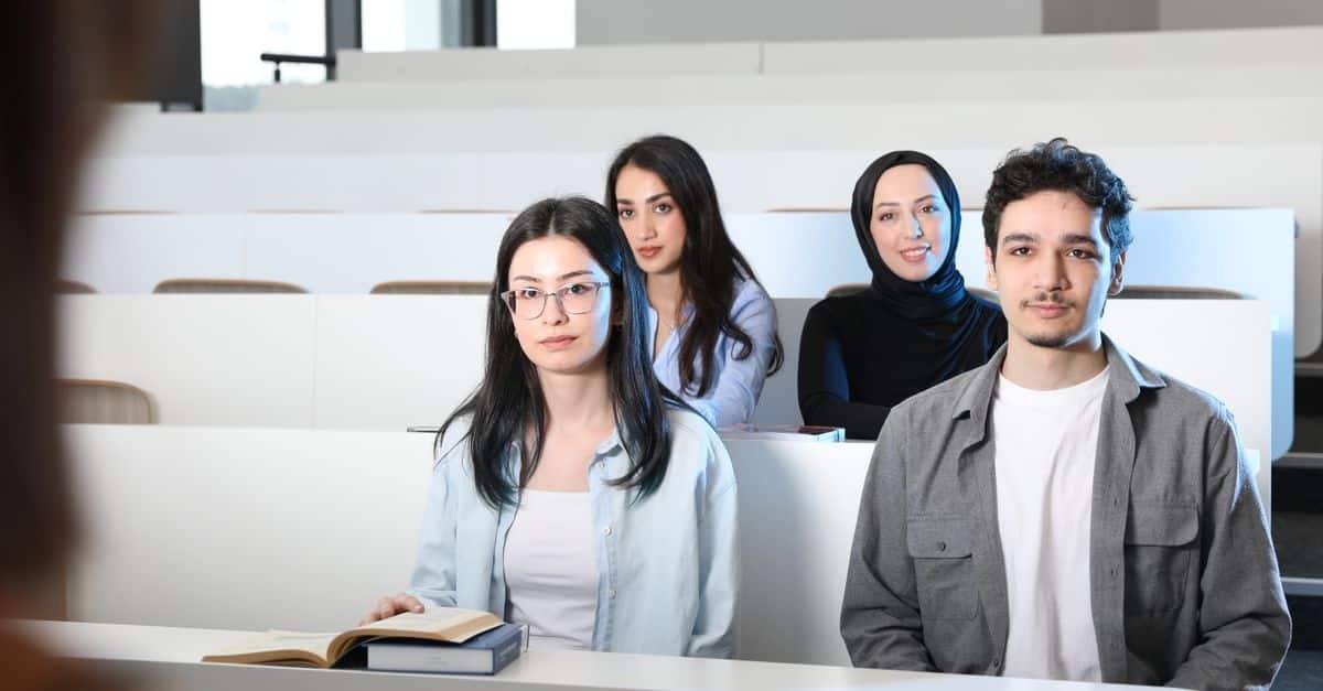 obtenez toutes les informations essentielles sur le visa étudiant : démarches, critères d'éligibilité, documents requis et conseils pour réussir votre demande.