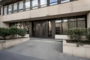 Entrée du consulat d'Algérie à Bobigny, en Seine-Saint-Denis