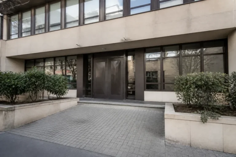 Entrée du consulat d'Algérie à Bobigny, en Seine-Saint-Denis