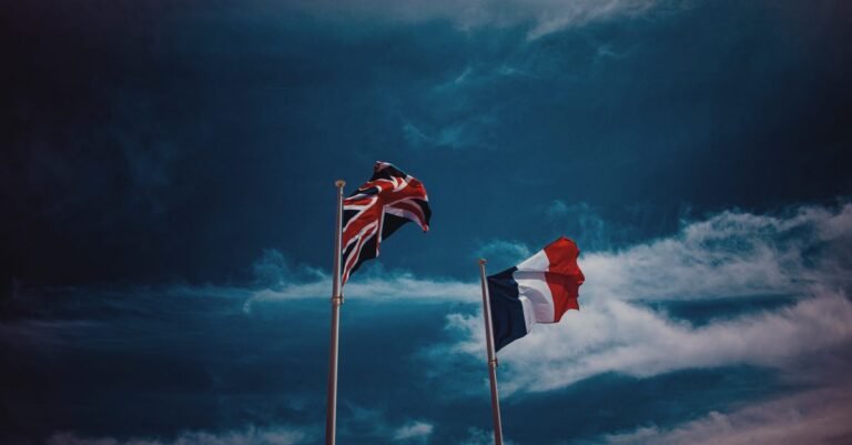 découvrez tout ce qu'il faut savoir sur la nationalité française : conditions, démarches, droits et avantages pour devenir ou être reconnu comme citoyen français.